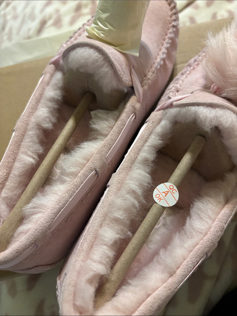 Ugg Dakota Pom Pom slipper sz8 - Picture 4 of 6